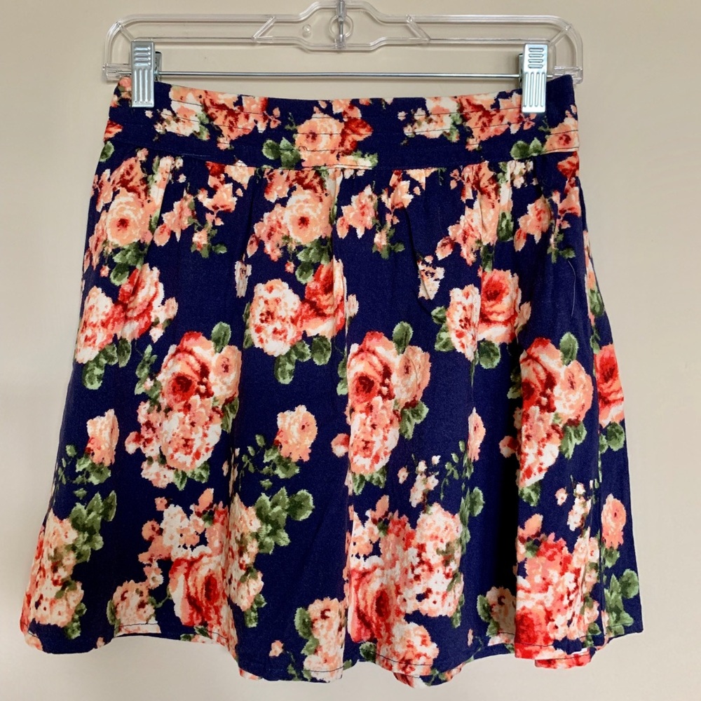 Beautiful floral skater skirt 🌹